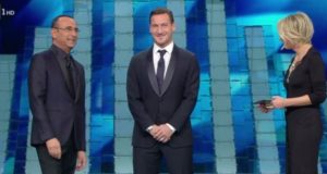 Francesco Totti sul palco dell'Ariston